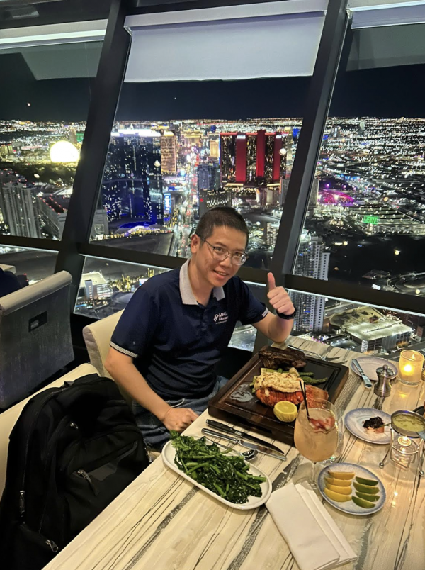 Ăn từ dưới đất lên trên trời ở Las Vegas: Người Việt ở Mỹ trải nghiệm food tour 'đỉnh nóc'