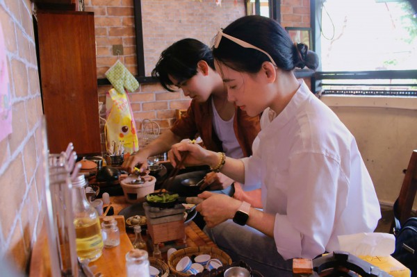 Đi cà phê, nấu bữa ăn tí hon như... chơi đồ hàng: Trải nghiệm thú vị ở TP.HCM Đi cà phê, nấu bữa ăn tí hon như... chơi đồ hàng: Trải nghiệm thú vị ở TP.HCM