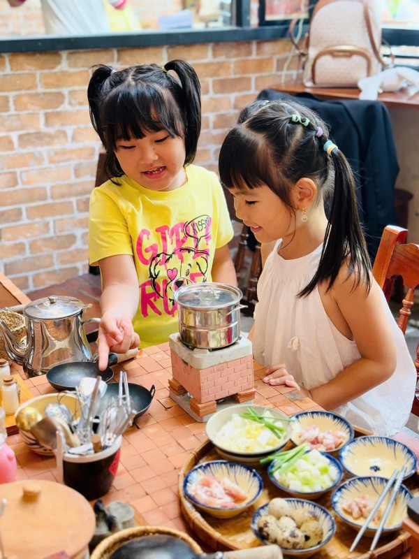 Đi cà phê, nấu bữa ăn tí hon như... chơi đồ hàng: Trải nghiệm thú vị ở TP.HCM Đi cà phê, nấu bữa ăn tí hon như... chơi đồ hàng: Trải nghiệm thú vị ở TP.HCM