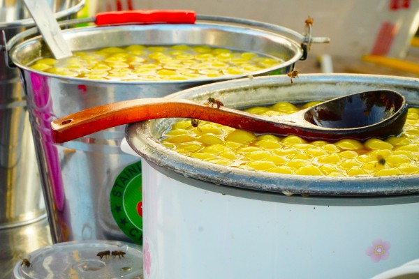 Độc lạ miền Tây: Bầy ong là khách quen quán tàu hũ nóng Cần Thơ