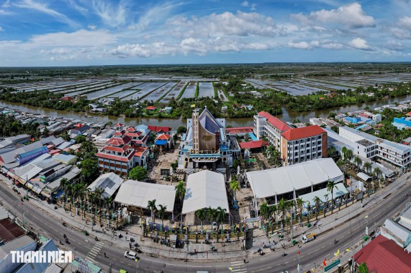 'Đừng để người ở xa về phiền lòng': Hàng quán Tắc Sậy giữ giá đón khách hành hương