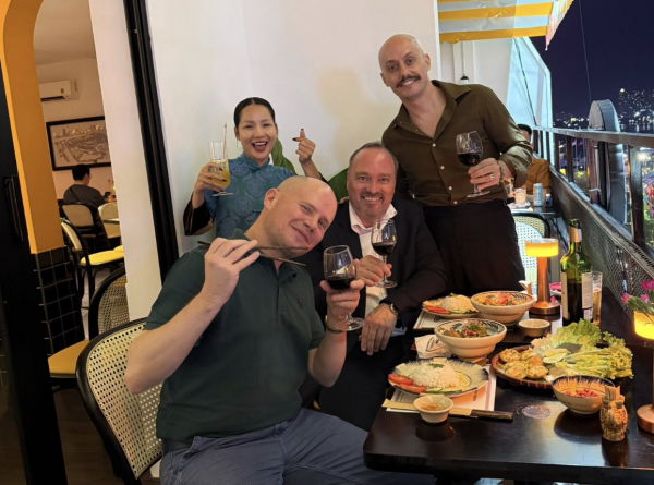 Ông Tây mở nhà hàng Việt 'view triệu đô' ở TP.HCM, 95% khách là người nước ngoài Ông Tây mở nhà hàng Việt 'view triệu đô' ở TP.HCM, 95% khách là người nước ngoài