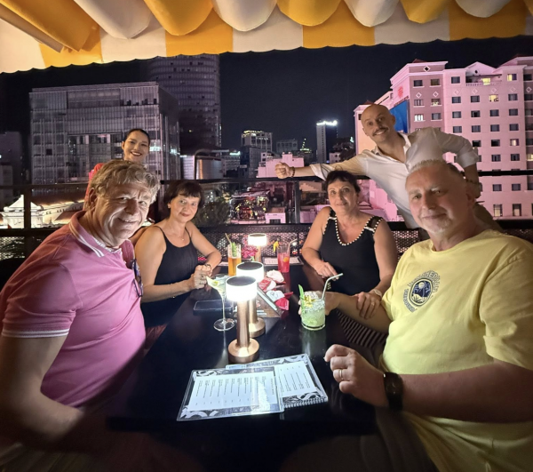 Ông Tây mở nhà hàng Việt 'view triệu đô' ở TP.HCM, 95% khách là người nước ngoài Ông Tây mở nhà hàng Việt 'view triệu đô' ở TP.HCM, 95% khách là người nước ngoài