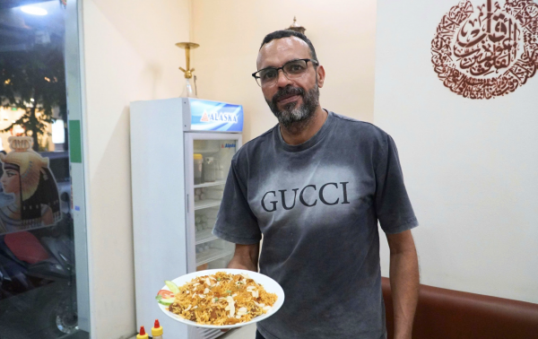 Ông chủ người Ai Cập mở quán ở TP.HCM, khách Trung Đông tìm thấy hương vị quê nhà Ông chủ người Ai Cập mở quán ở TP.HCM, khách Trung Đông tìm thấy hương vị quê nhà