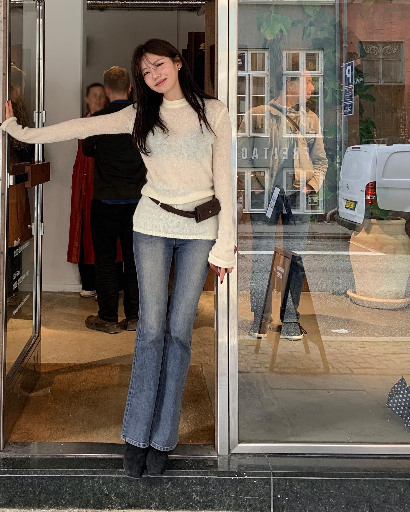 10 kiểu phối quần jeans trẻ trung chuẩn phong cách mùa xuân 10 kiểu phối quần jeans trẻ trung chuẩn phong cách mùa xuân