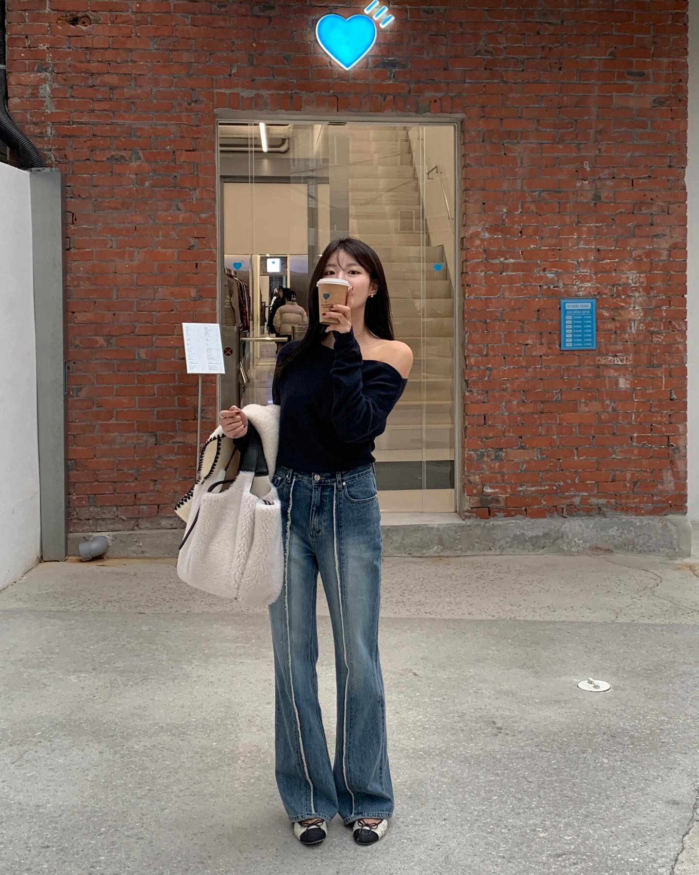 10 kiểu phối quần jeans trẻ trung chuẩn phong cách mùa xuân 10 kiểu phối quần jeans trẻ trung chuẩn phong cách mùa xuân