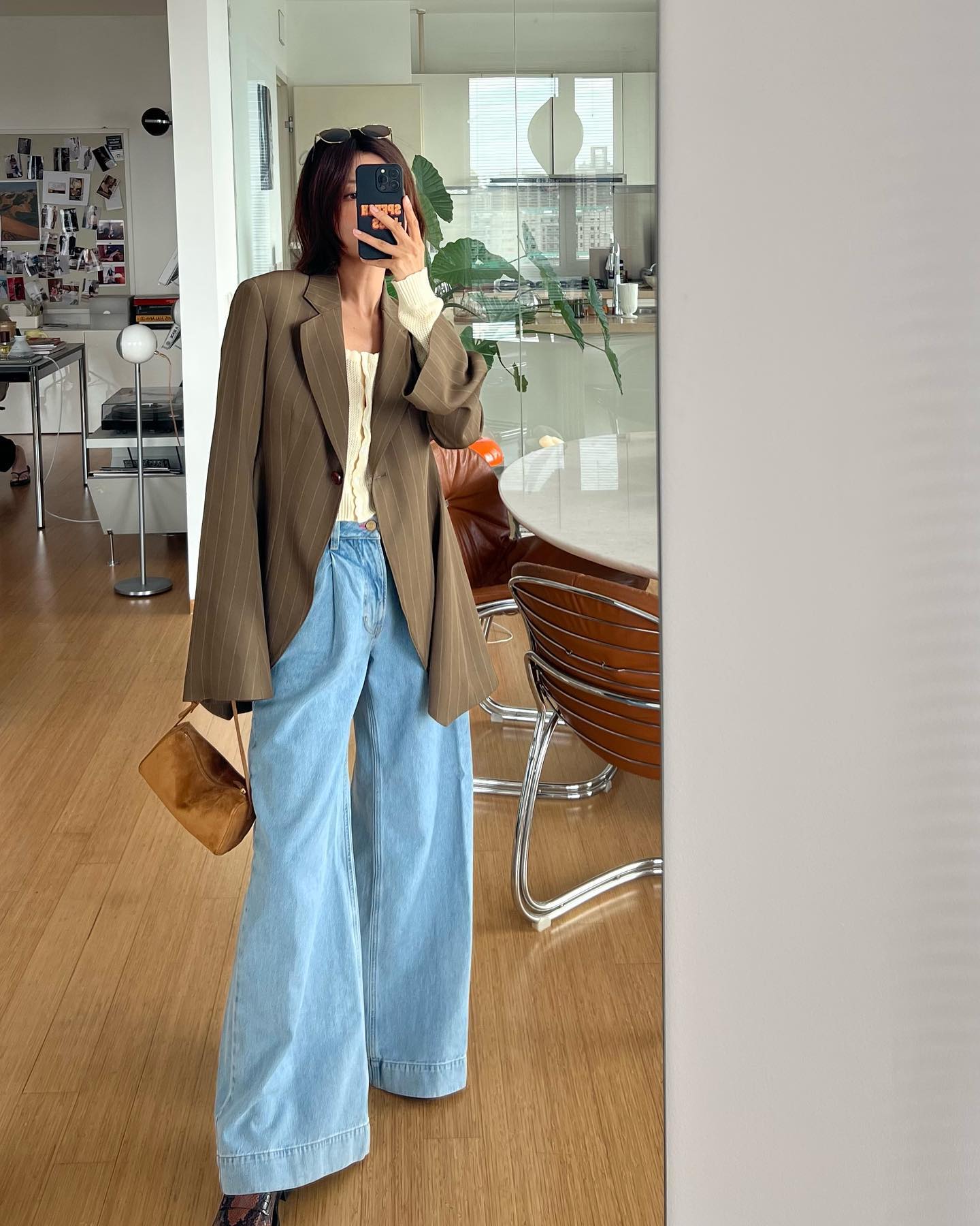 10 kiểu phối quần jeans trẻ trung chuẩn phong cách mùa xuân 10 kiểu phối quần jeans trẻ trung chuẩn phong cách mùa xuân