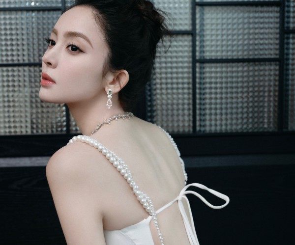 5 bước dưỡng da căng bóng của mỹ nhân Tân Cương Cổ Lực Na Trát