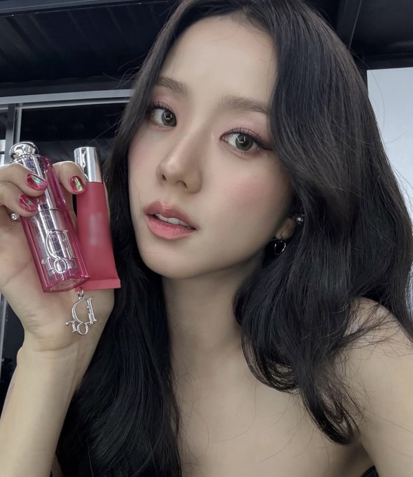 5 bước trang điểm ổi hồng ngọt ngào như Jisoo (Blackpink)