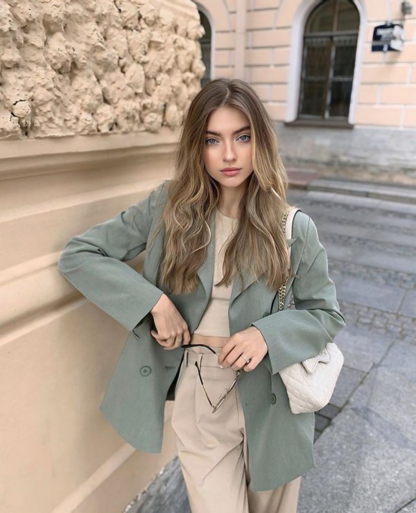 5 cách kết hợp màu sắc trang phục giúp 5 cách kết hợp màu sắc trang phục giúp