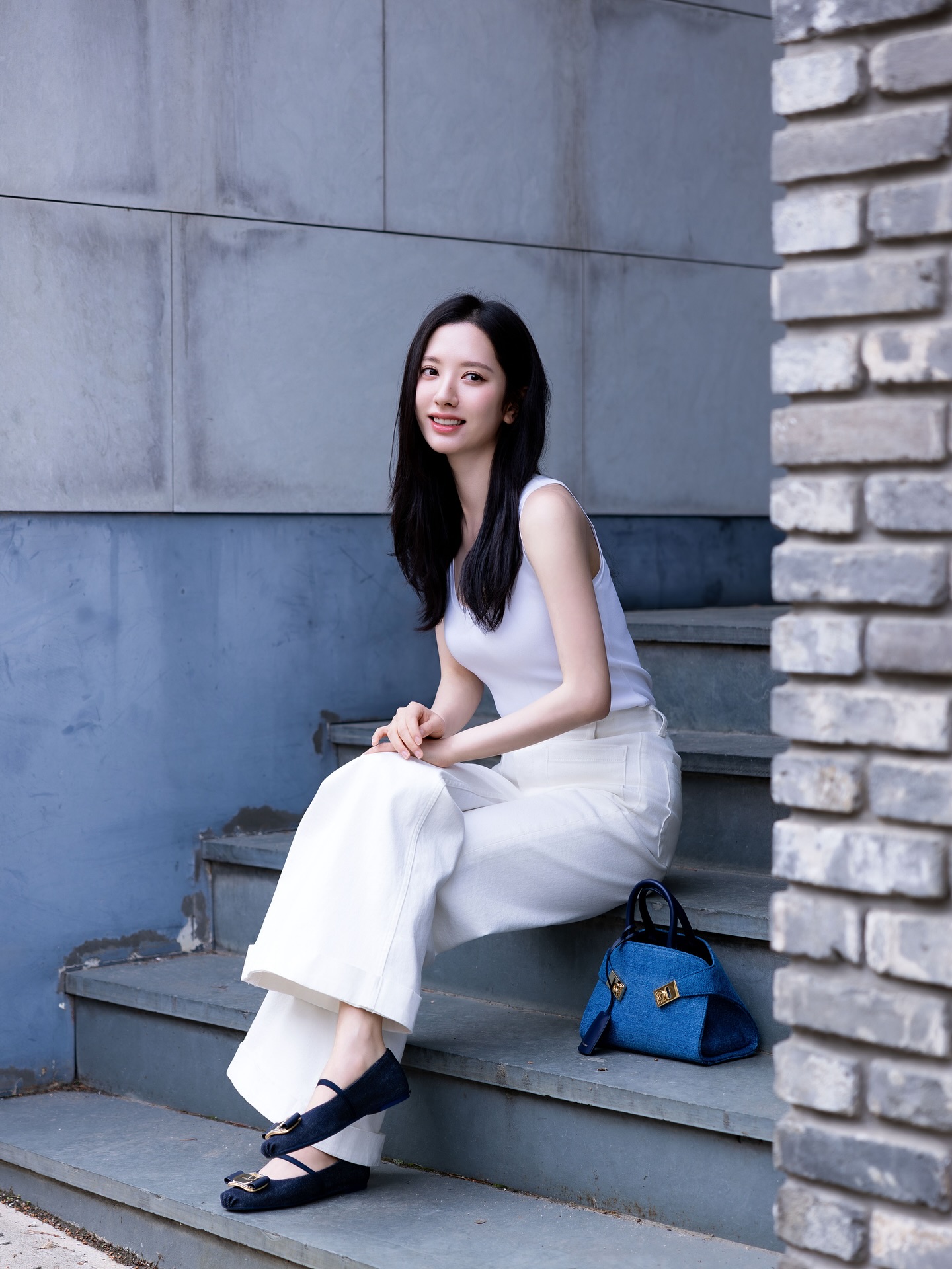 5 mẫu giày bệt phối cùng quần ống rộng thoải mái ngày hè