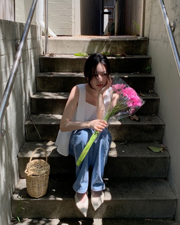 5 mẫu giày bệt phối cùng quần ống rộng thoải mái ngày hè