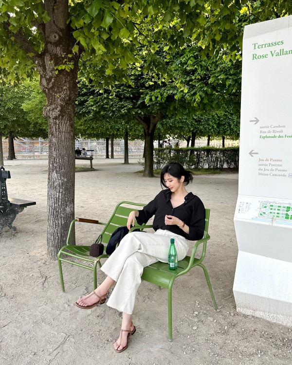 5 mẫu giày bệt phối cùng quần ống rộng thoải mái ngày hè