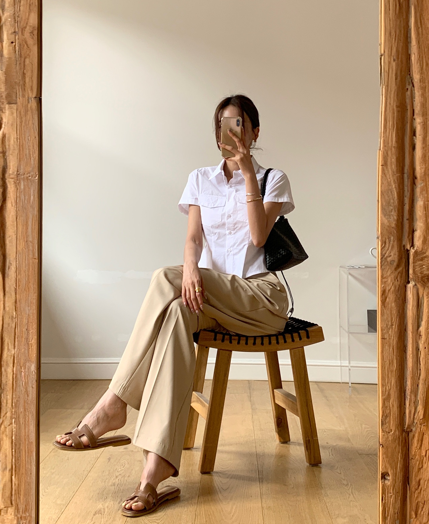 5 mẫu giày bệt phối cùng quần ống rộng thoải mái ngày hè