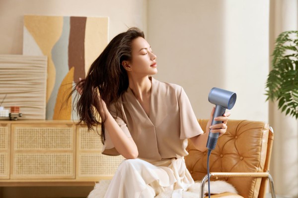 7 bước sấy tóc chuẩn salon giúp mái tóc mềm mượt, chắc khỏe