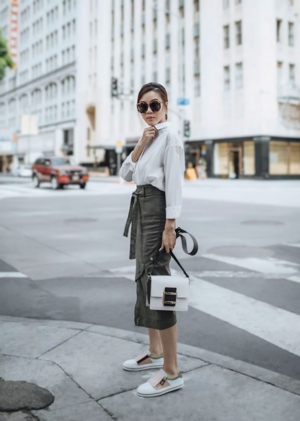 7 công thức phối chân váy với giày thể thao đẹp suốt tuần 7 công thức phối chân váy với giày thể thao đẹp suốt tuần