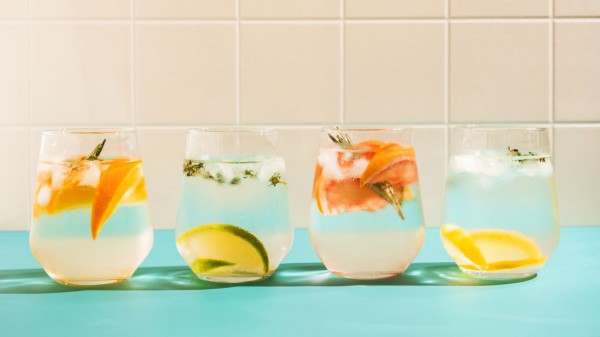 8 cách để tăng hương vị cho nước lọc giúp bạn uống được nhiều hơn 