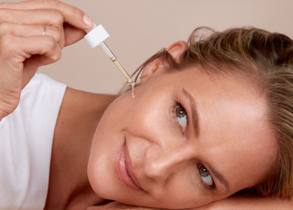 8 mẹo đơn giản bảo vệ da trước ánh sáng xanh