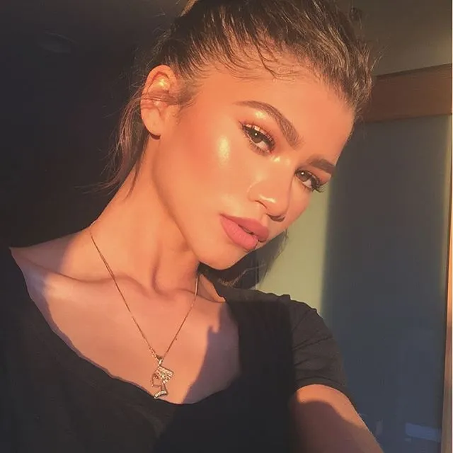 8 thói quen mỗi ngày giúp Zendaya da đẹp, dáng thon