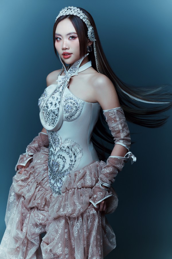 9 kiểu trang điểm ấn tượng làm nên ngôi vị Quán quân của Phương Mỹ Chi 9 kiểu trang điểm ấn tượng làm nên ngôi vị Quán quân của Phương Mỹ Chi