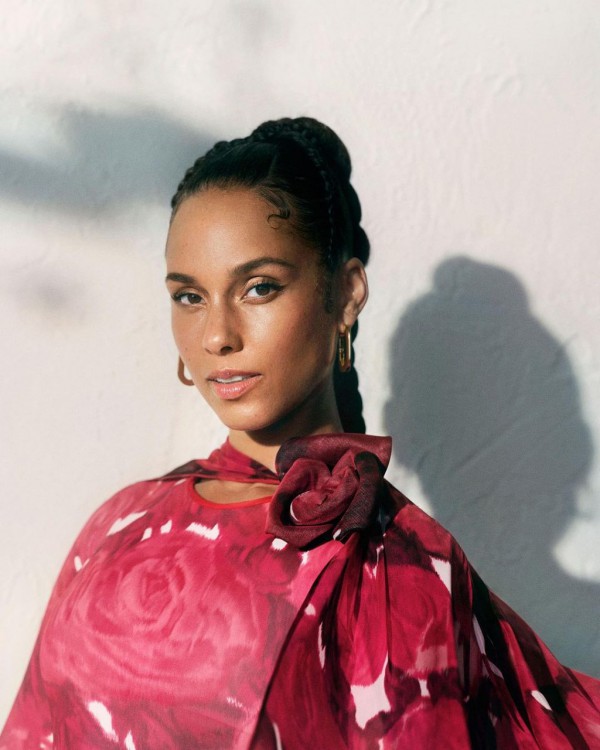 Alicia Keys, Nicki Minaj thích dùng nha đam để dưỡng da