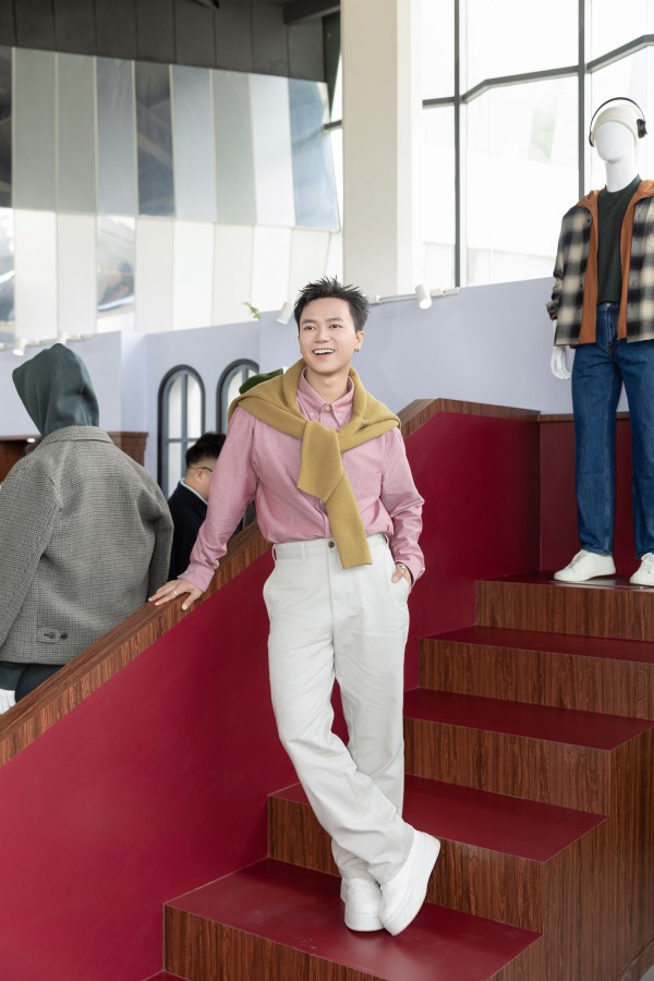 Anh tài Duy Khánh, Bùi Công Nam mặc đồng điệu đón thu Anh tài Duy Khánh, Bùi Công Nam mặc đồng điệu đón thu