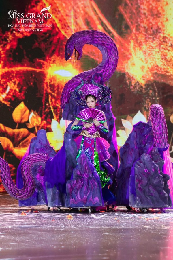 Bàn thờ, xe máy... vào trang phục tại Miss Grand Vietnam Bàn thờ, xe máy... vào trang phục tại Miss Grand Vietnam