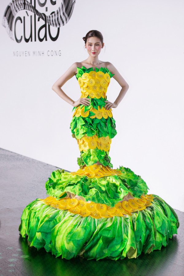 Bánh tráng rế, mứt dừa, bánh khọt... lên sàn diễn thời trang