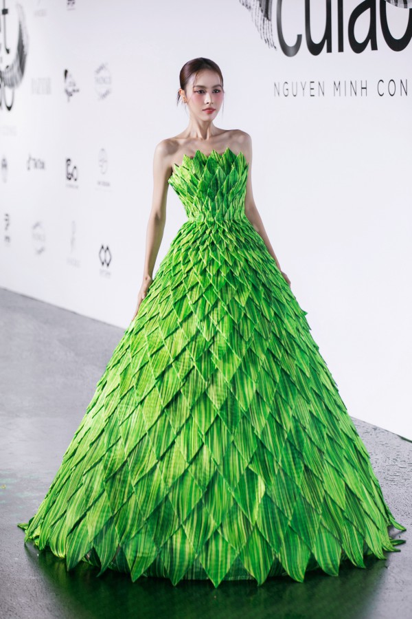 Bánh tráng rế, mứt dừa, bánh khọt... lên sàn diễn thời trang