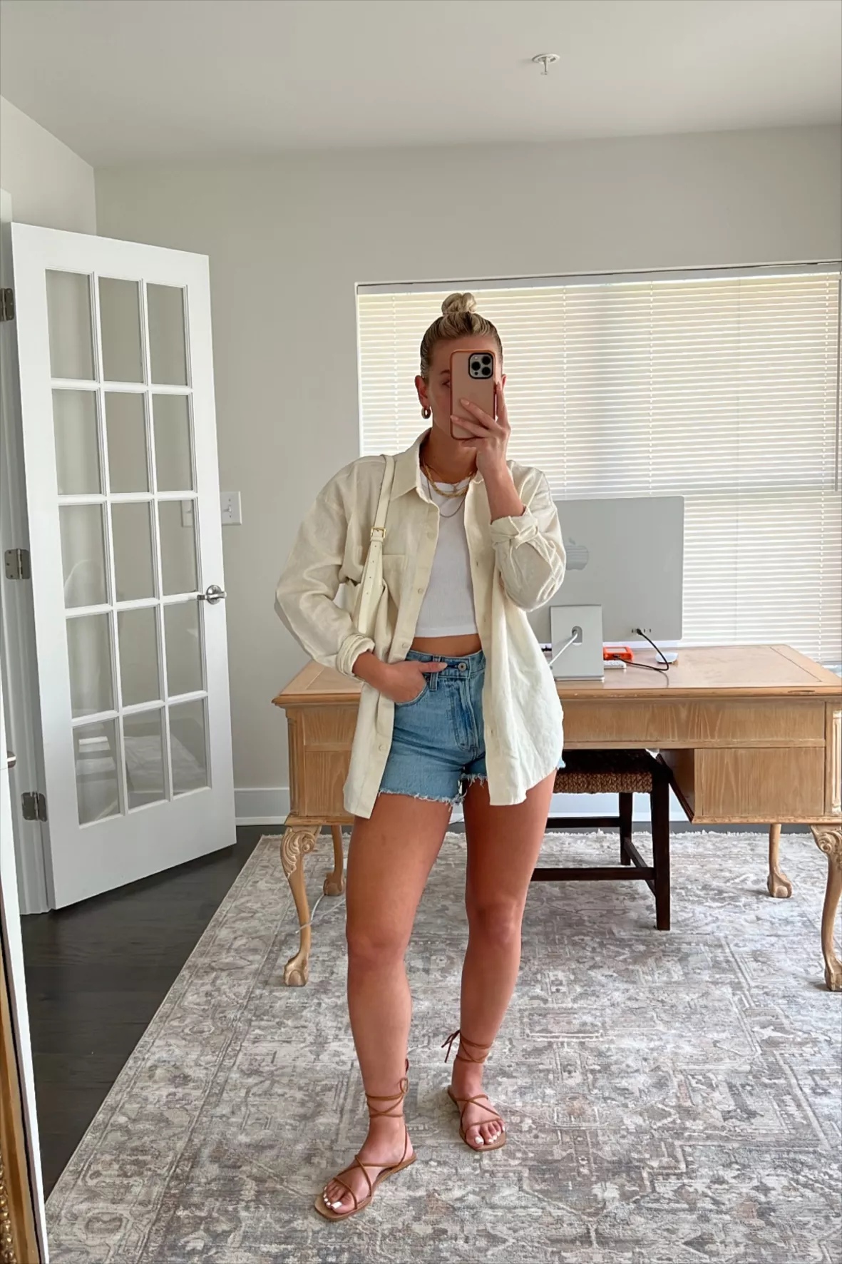 Bí quyết diện quần short denim mùa hè giúp "hack dáng" Bí quyết diện quần short denim mùa hè giúp "hack dáng"