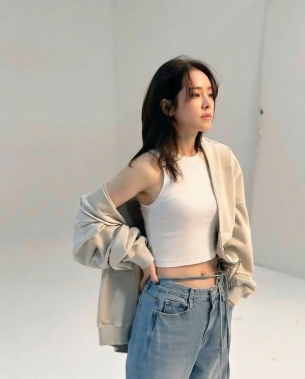 Bí quyết giữ dáng thon, da căng mịn của Han Ji Min ở tuổi 42