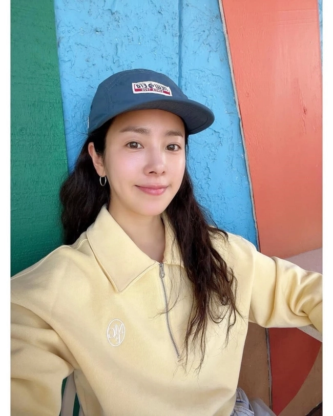 Bí quyết giữ dáng thon, da căng mịn của Han Ji Min ở tuổi 42