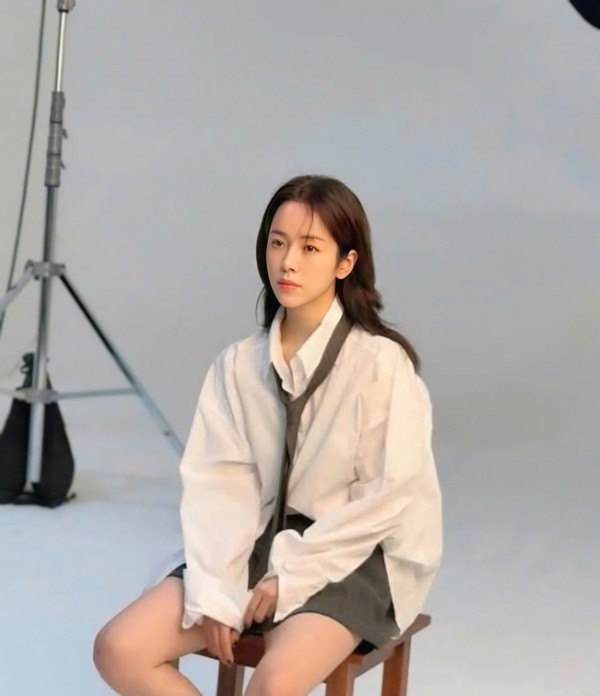 Bí quyết giữ dáng thon, da căng mịn của Han Ji Min ở tuổi 42