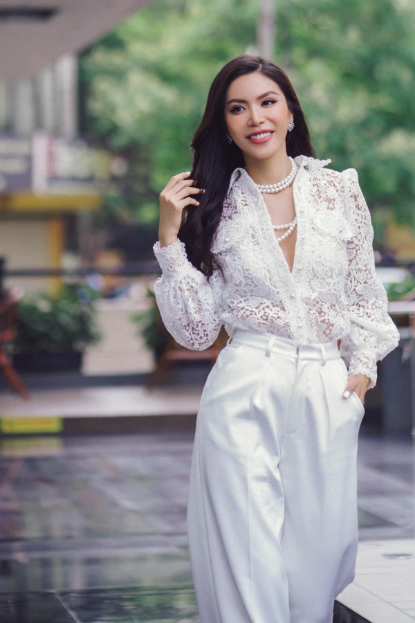 Bí quyết lên đồ đẹp hút hồn cho các nàng da bánh mật từ Hoa hậu H'Hen Niê, Minh Tú