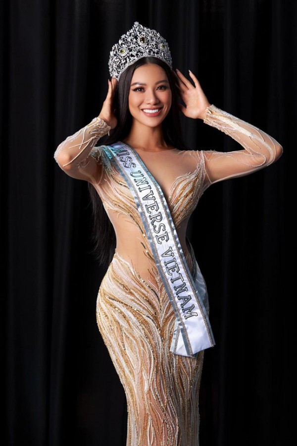 Bộ ảnh váy dạ hội của Á hậu Kim Duyên tại Miss Universe gợi nhớ đến Miss Venezuela 2017
