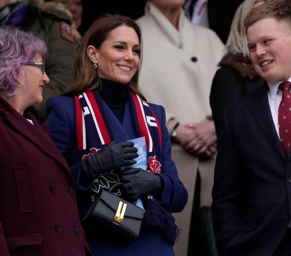 Bộ cánh "phá quy tắc" hoàng gia của vương phi Kate Middleton