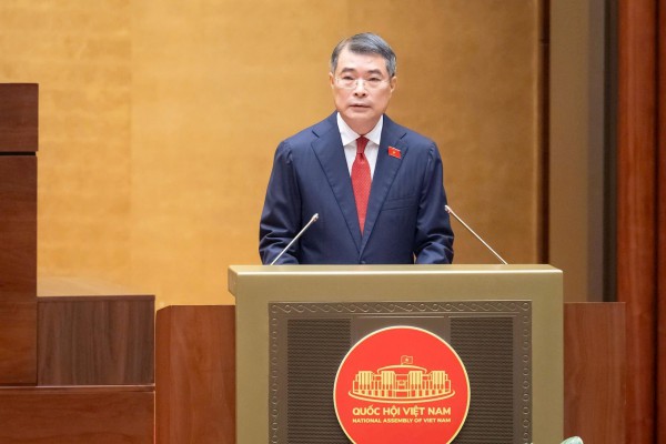 Bộ suit tay bồng của Thủ tướng Lê Minh Hưng gây chú ý giới trẻ