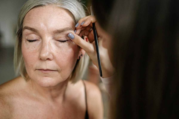 Bỏ túi 4 mẹo trang điểm cho mắt sụp mí