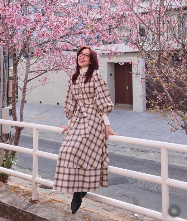 Ca sĩ Tóc Tiên đổi kiểu tóc, trẻ trung và dịu dàng hơn sau ly hôn