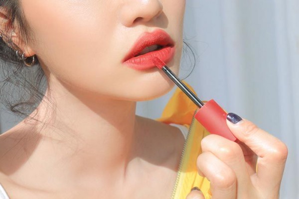 Cách chọn màu son cho đôi môi thâm trở nên rạng rỡ