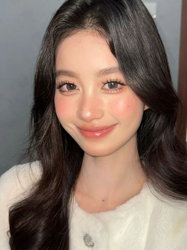 Cách đánh má hồng tự nhiên như vừa “đi dạo” dưới nắng thu Cách đánh má hồng tự nhiên như vừa “đi dạo” dưới nắng thu