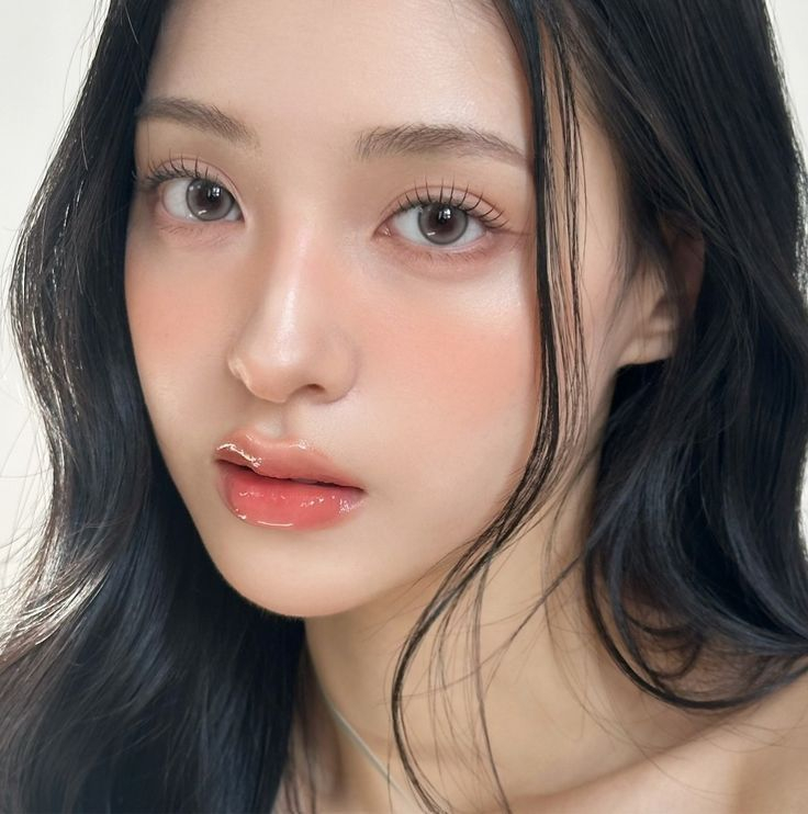 Cách đánh má hồng tự nhiên như vừa “đi dạo” dưới nắng thu Cách đánh má hồng tự nhiên như vừa “đi dạo” dưới nắng thu