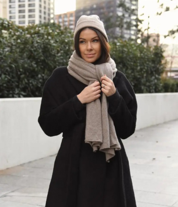 Cách dùng khăn choàng đơn giản để vừa tạo phong cách thời trang vừa giữ ấm