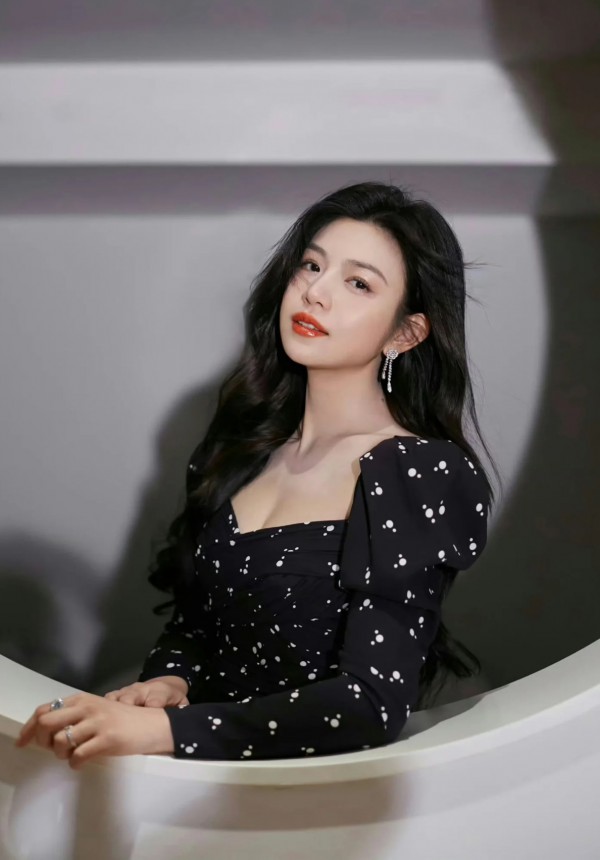 Cách dưỡng da đẹp "thách thức thời gian" của Trần Nghiên Hy