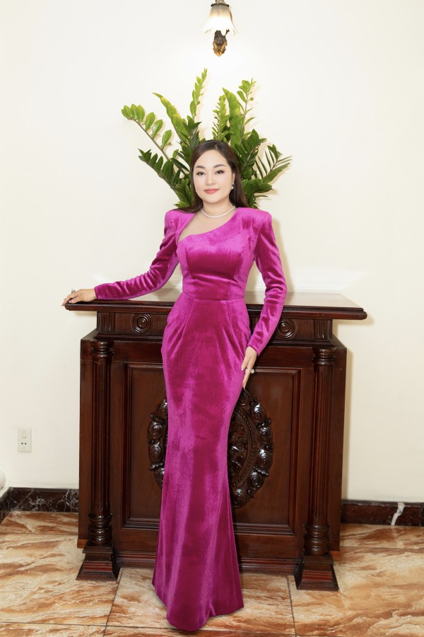 Cận cảnh vương miện ngọc trai của Mrs Globe Vietnam 2024 Nguyễn Ngọc Trang