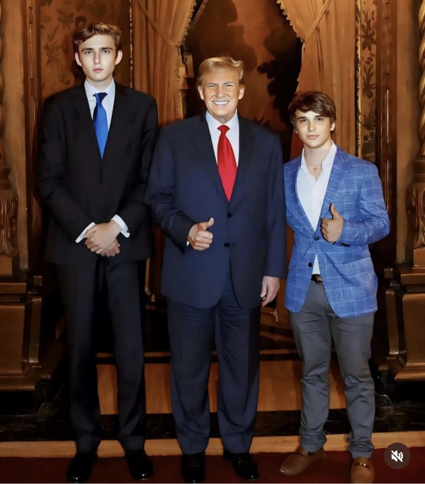 Cậu út nhà Trump đẹp trai như tài tử, chiều cao vượt trội ở tuổi 18