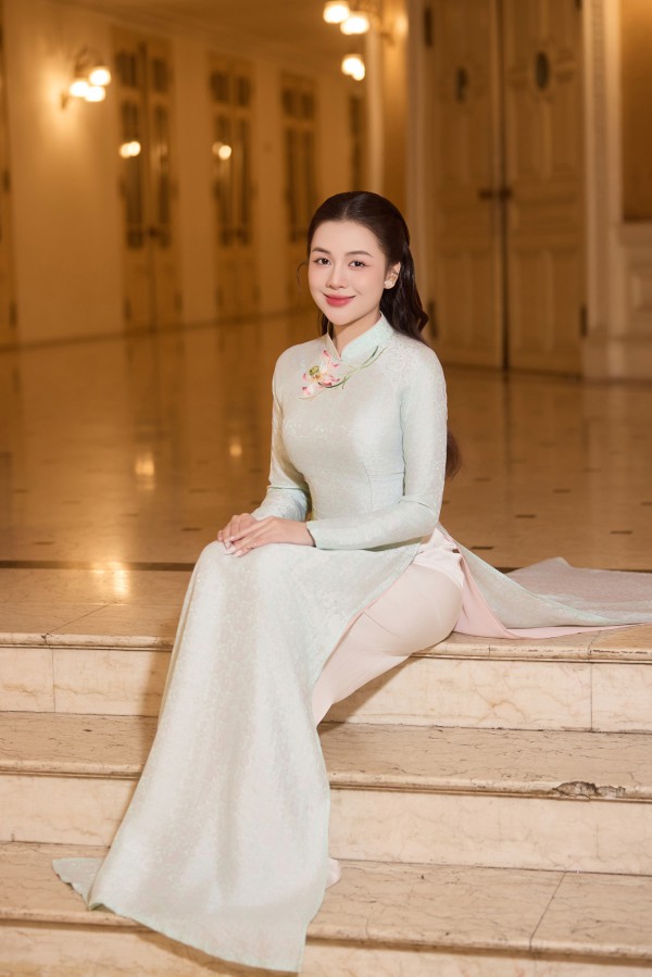 Chân dung gương mặt trẻ Vũ Thùy Linh tại 