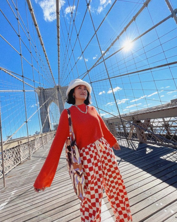 Chị em da ngăm nên chọn trang phục màu gì vào mùa hè? Chị em da ngăm nên chọn trang phục màu gì vào mùa hè?