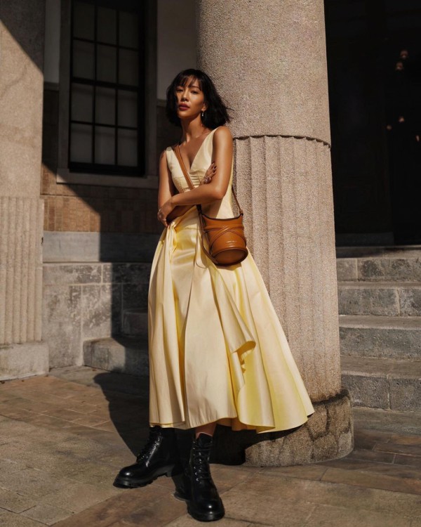 Chị em da ngăm nên chọn trang phục màu gì vào mùa hè? Chị em da ngăm nên chọn trang phục màu gì vào mùa hè?