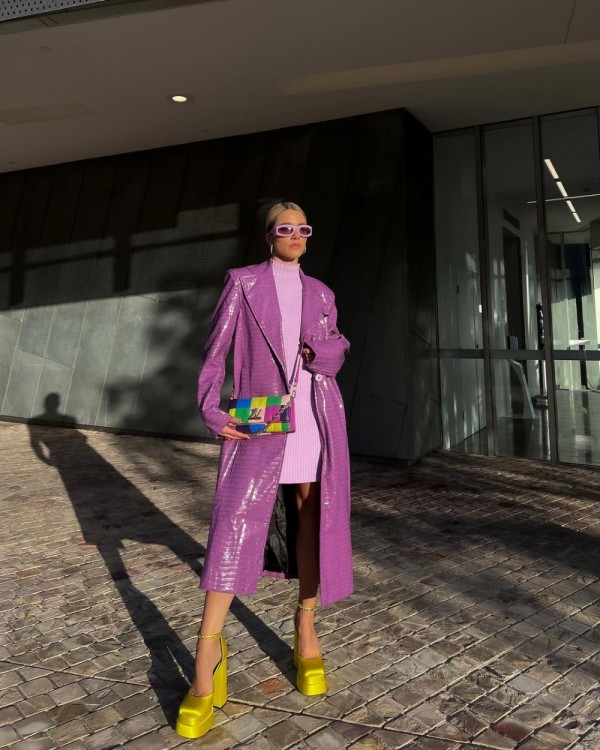 Chị em da ngăm nên chọn trang phục màu gì vào mùa hè? Chị em da ngăm nên chọn trang phục màu gì vào mùa hè?